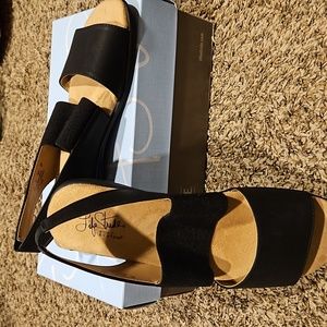 Life Stride black sandles size 8